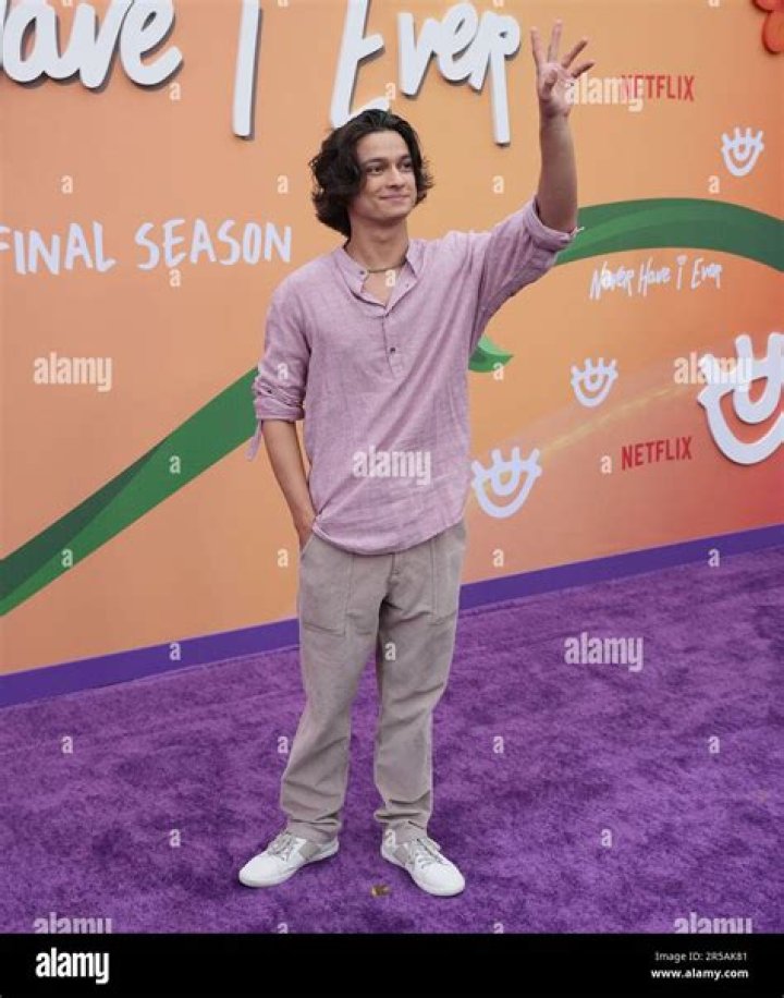 Actor Rio Mangini glowing in 2018’s Netflix ‘Everything Sucks!’